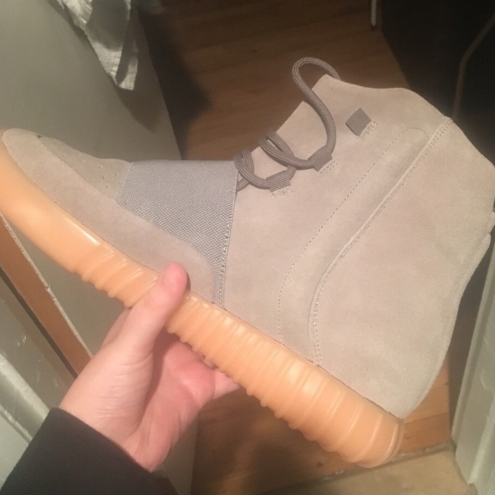 BRAND NEW SNEAKERS.